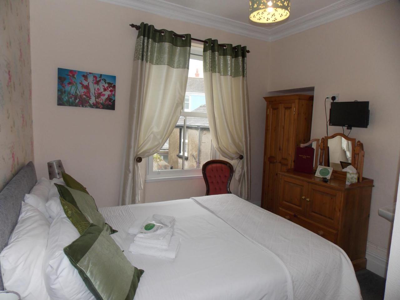 Ivy Bank Guest House Тенби Экстерьер фото