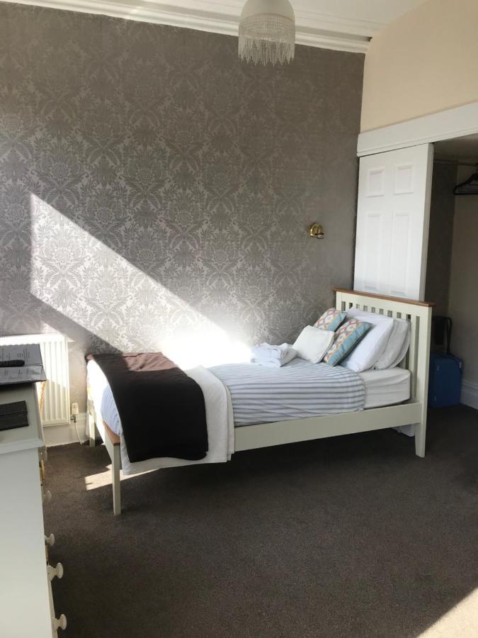 Ivy Bank Guest House Тенби Экстерьер фото