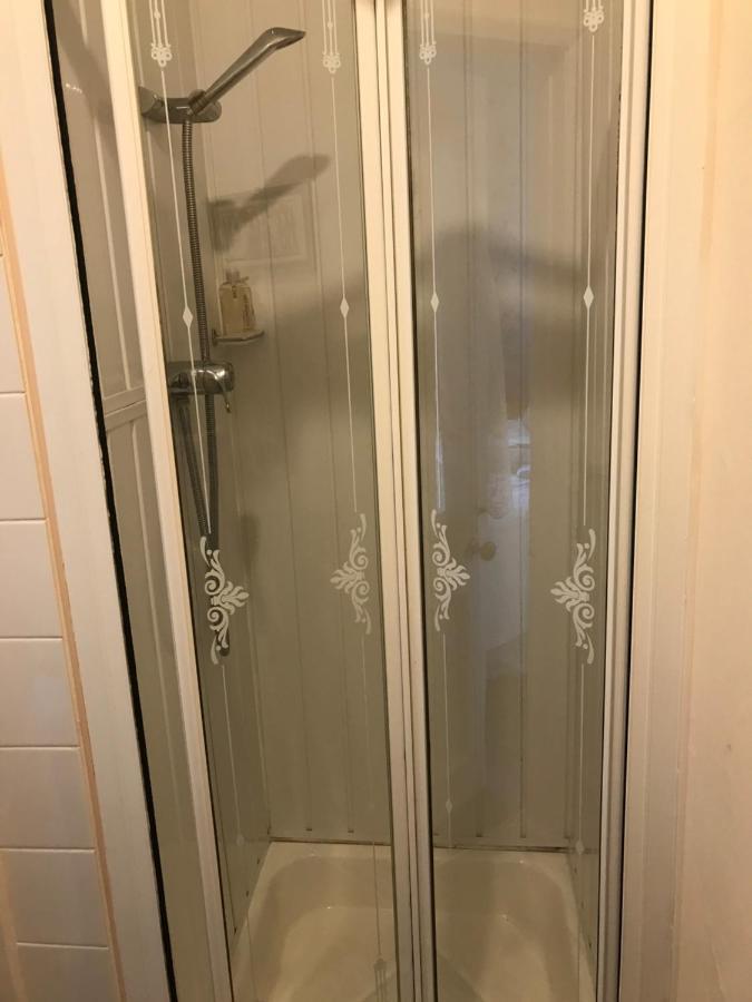 Ivy Bank Guest House Тенби Экстерьер фото